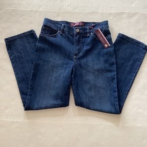 NWT Gloria Vanderbilt Amanda straight leg stretch jeans. 6P.